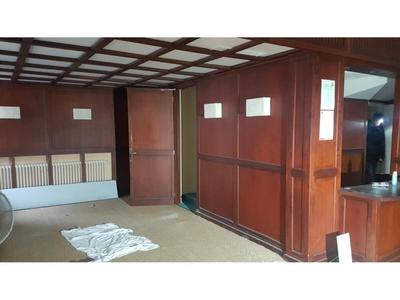 Local commercial - 1 478 m² - 40 pièces