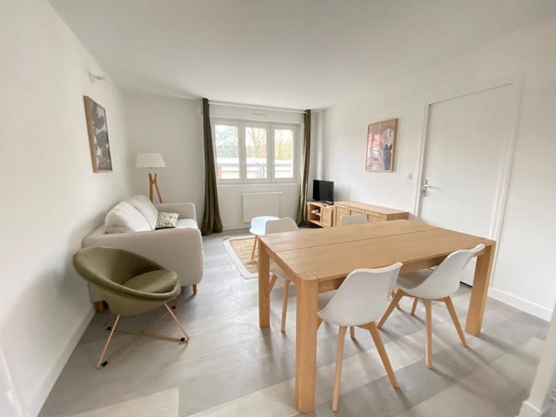 Chambre - 9 m² - 5 pièces