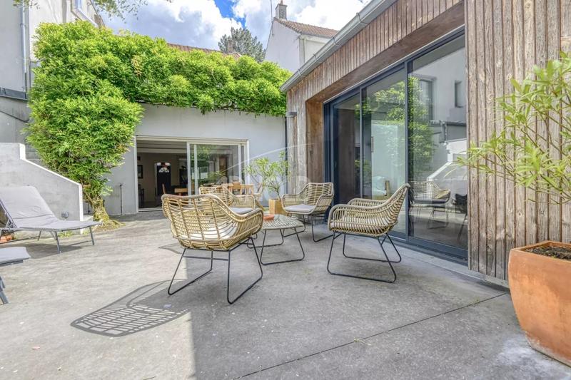 Maison - 204 m² - 8 pièces