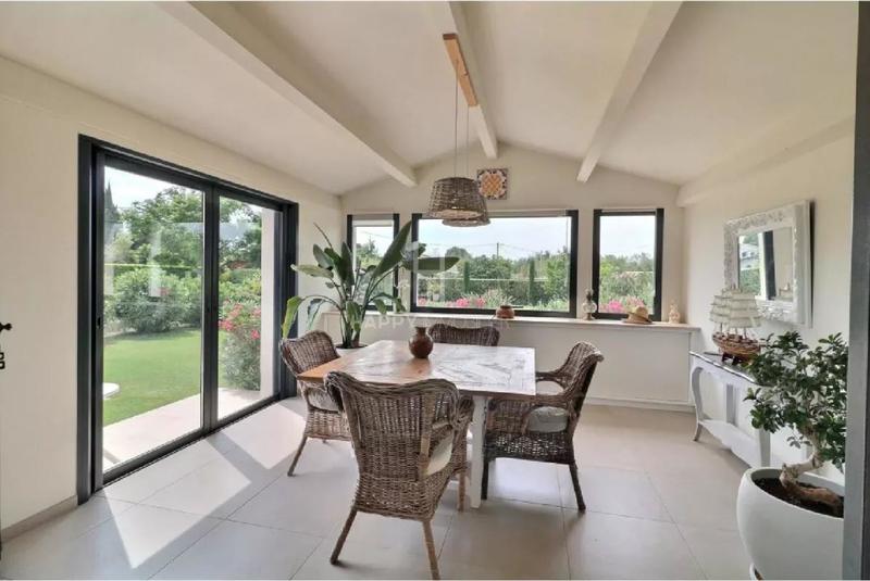 Maison - 205 m² - 7 pièces