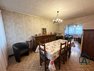 Maison - 85 m² - 9 pièces