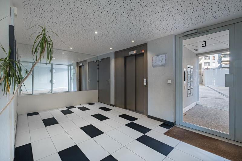 Appartement - 90 m² - 4 pièces