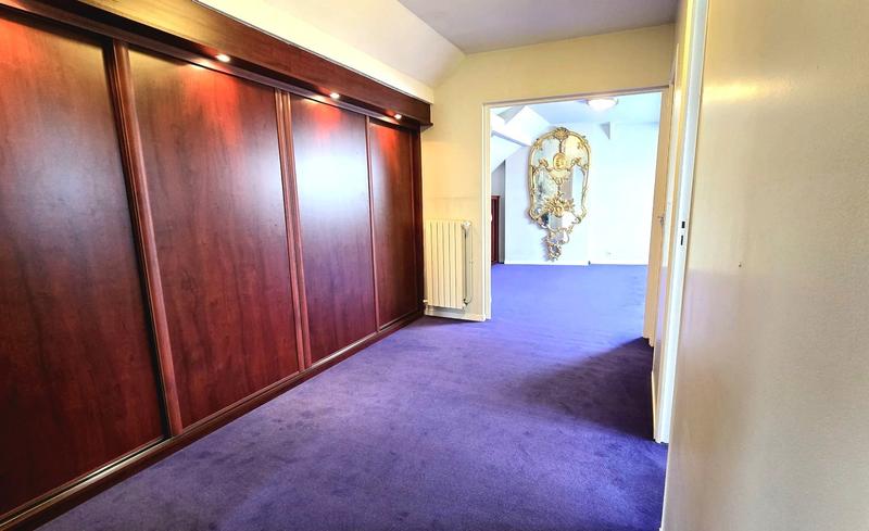 Maison - 384 m² - 11 pièces