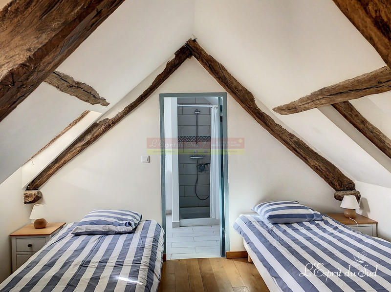 Maison - 245 m² - 11 pièces