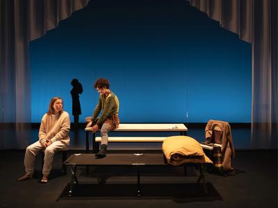 Spectacle - là, quelqu'un