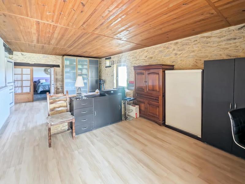 Propriété - 252 m² - 7 pièces
