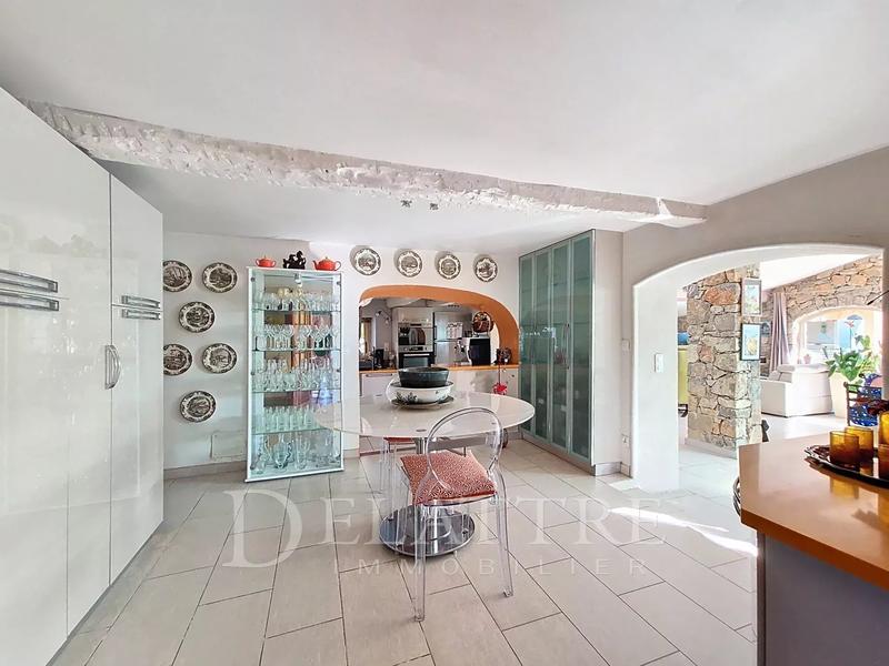 Maison - 192 m² - 7 pièces