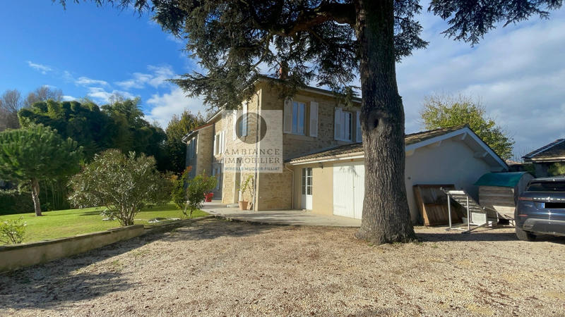 Maison - 260 m² - 8 pièces