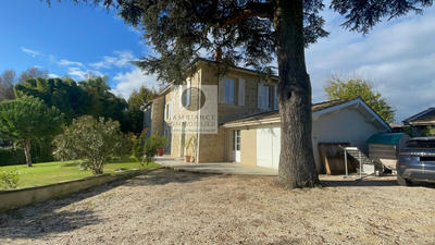 Maison - 260 m² - 8 pièces