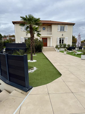 Maison - 277 m² - 8 pièces