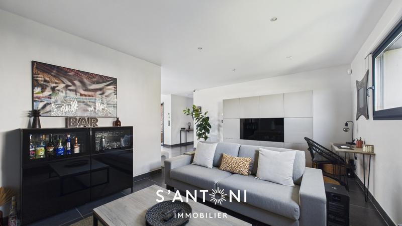 Maison - 200 m² - 9 pièces