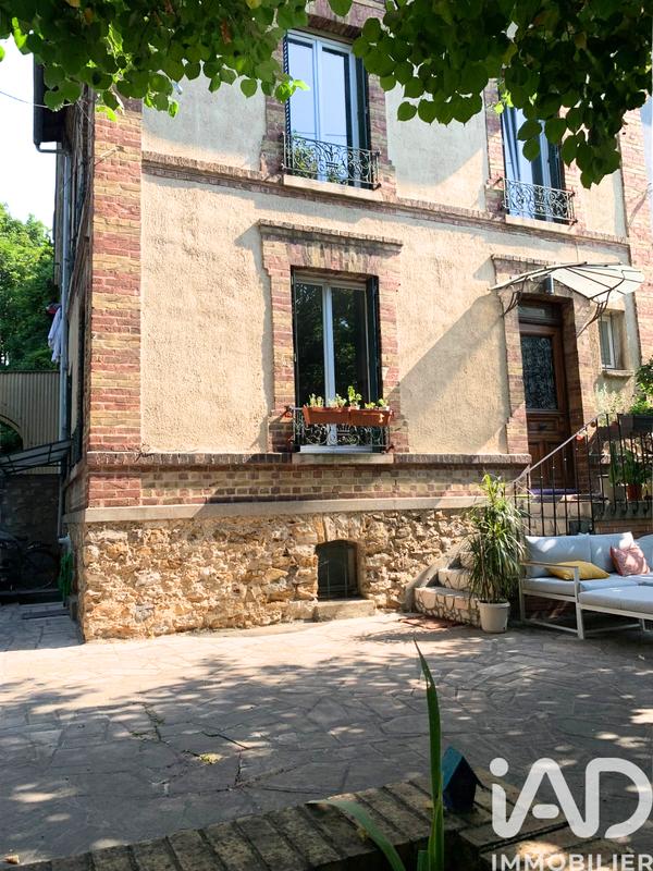 Maison - 90 m² - 5 pièces