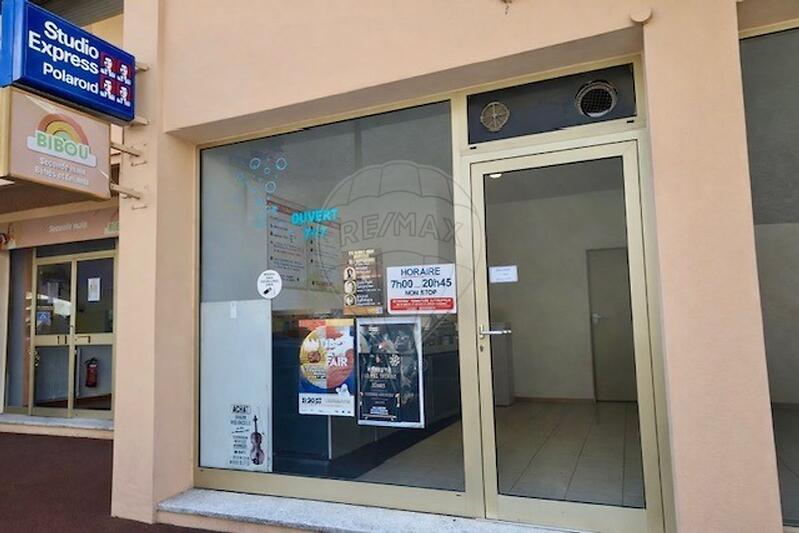 Local commercial - 45 m² - 2 pièces