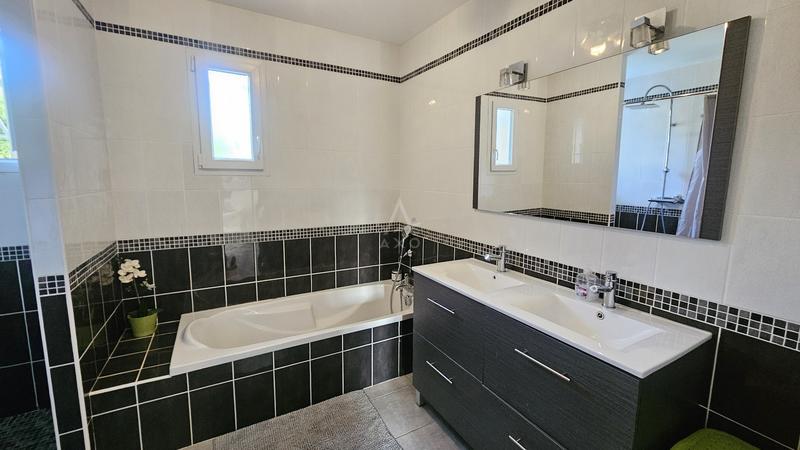 Maison - 131 m² - 6 pièces