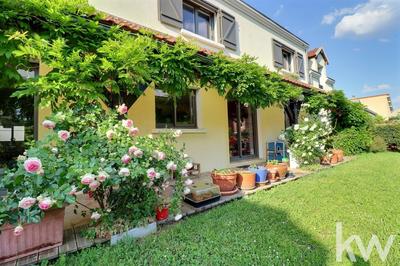 Maison - 241 m² - 8 pièces