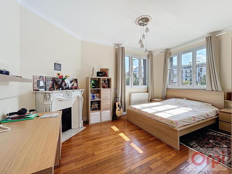 Demeure - 203 m² - 9 pièces