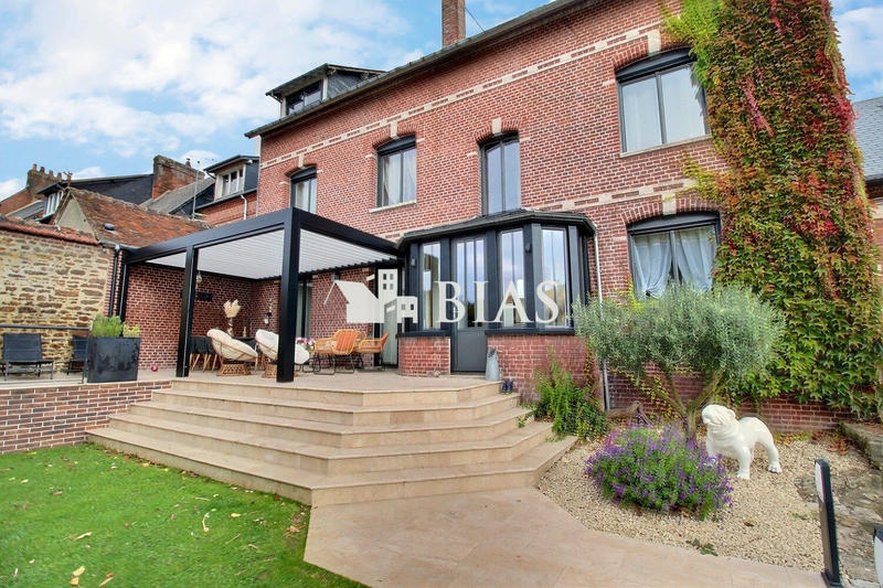 Maison - 250 m² - 10 pièces