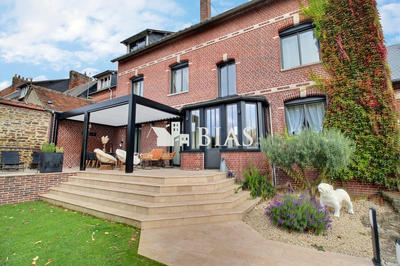 Maison - 250 m² - 10 pièces