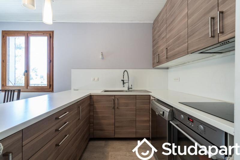 Maison - 90 m² - 5 pièces