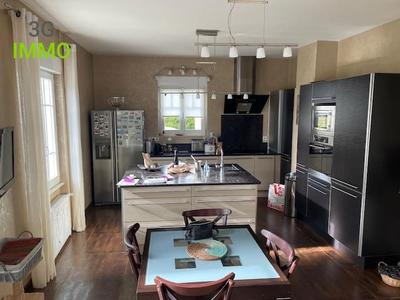 Villa - 180 m² - 8 pièces