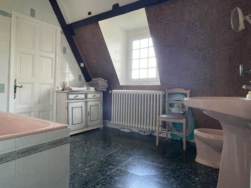 Maison - 225 m² - 8 pièces