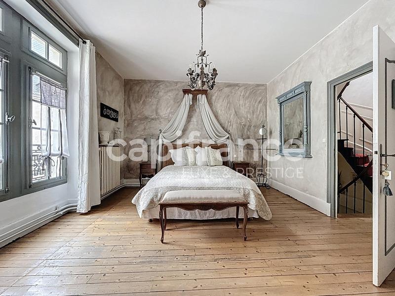 Maison - 420 m² - 13 pièces