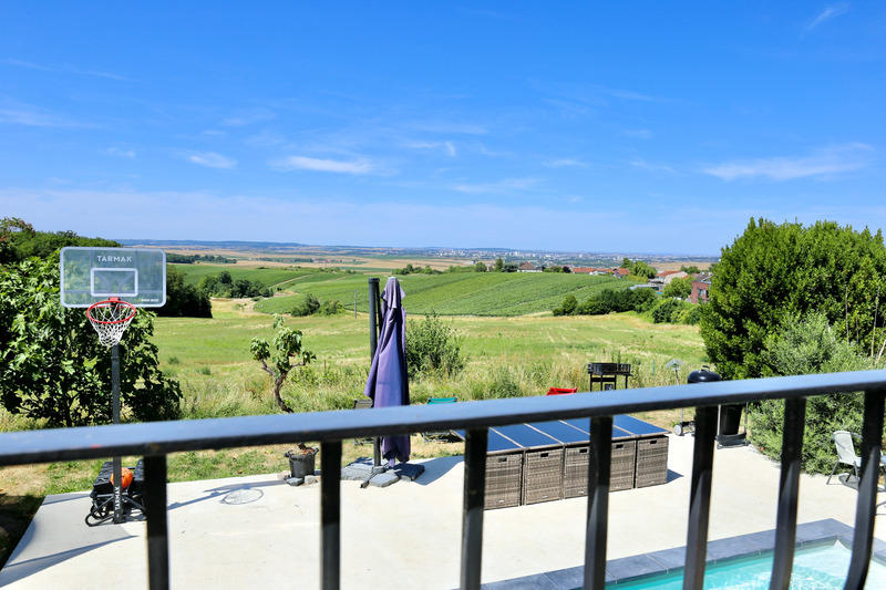 Maison - 210 m² - 7 pièces