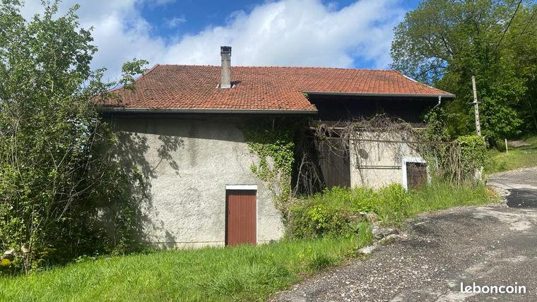 Maison - 300 m² - 3 pièces