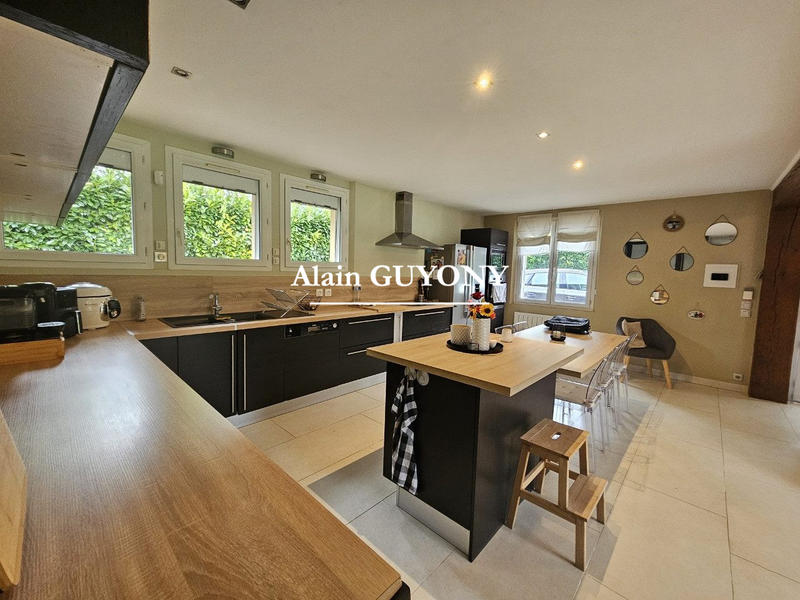 Maison - 95 m² - 5 pièces