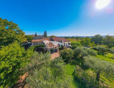 Maison - 286 m² - 9 pièces