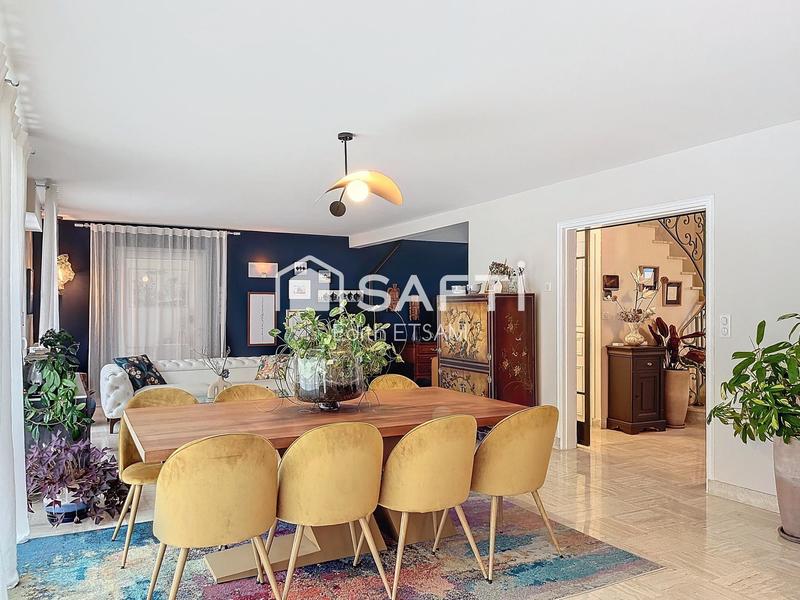 Maison - 207 m² - 8 pièces