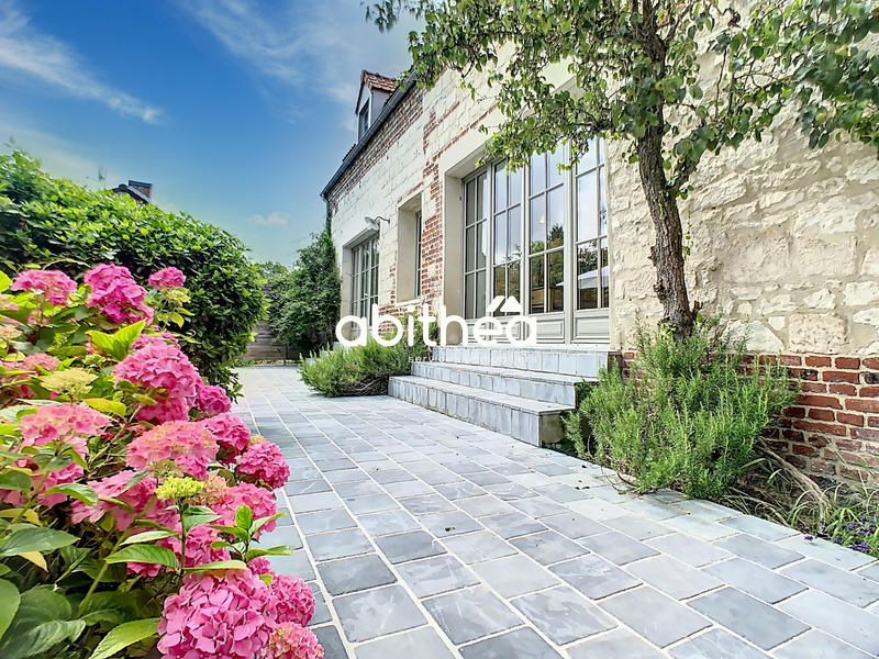 Maison - 250 m² - 8 pièces