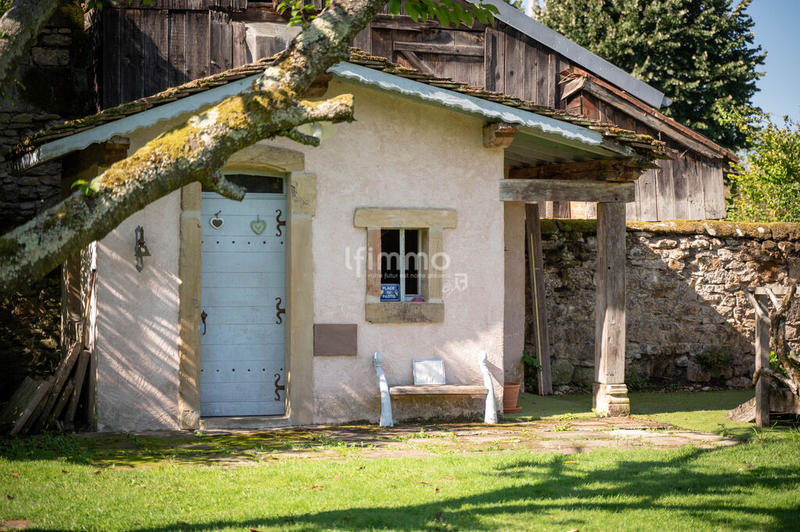 Propriété - 689 m² - 10 pièces