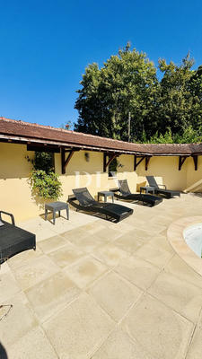 Maison - 214 m² - 8 pièces