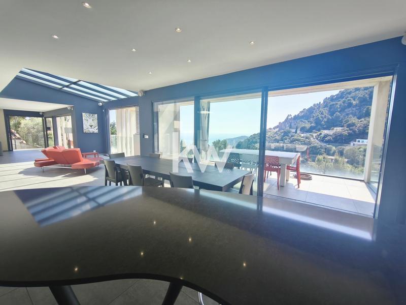 Maison - 216 m² - 6 pièces