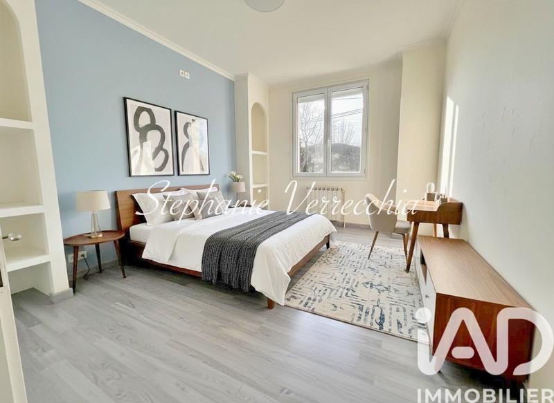 Maison - 157 m² - 8 pièces