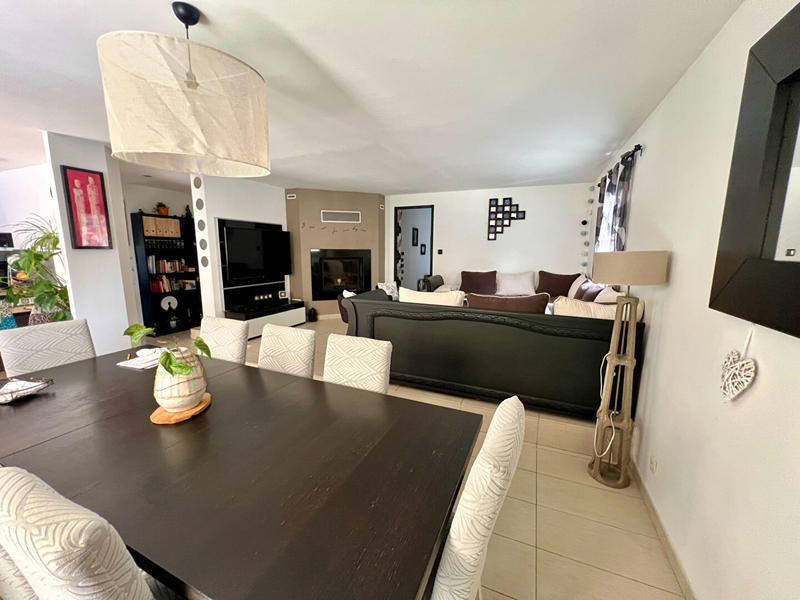 Maison - 280 m² - 10 pièces