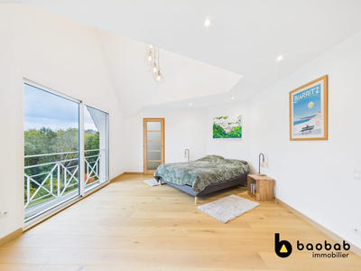 Maison - 210 m² - 6 pièces