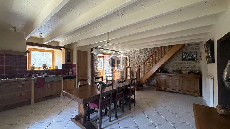 Maison - 218 m² - 7 pièces