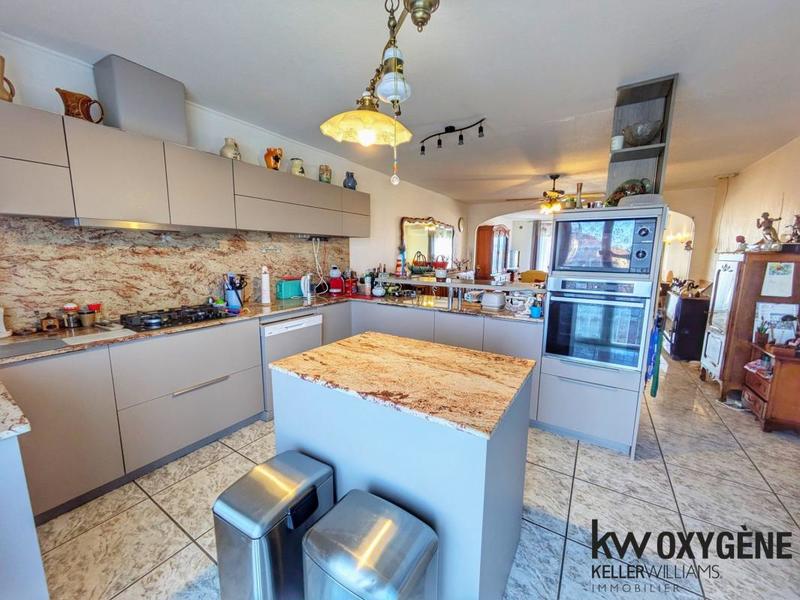 Propriété - 182 m² - 8 pièces