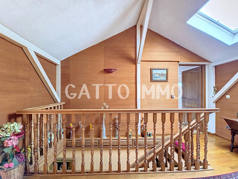 Maison - 200 m² - 8 pièces