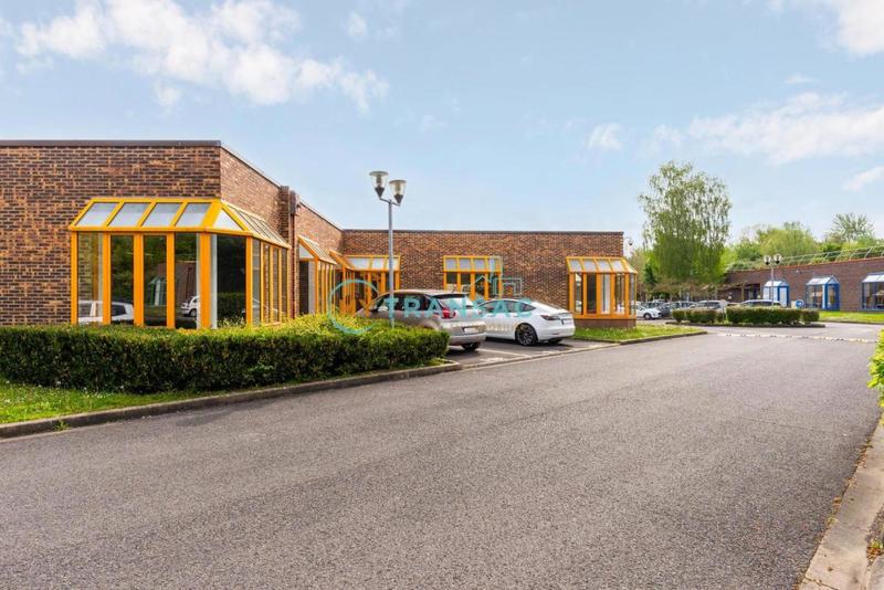 Local d'activité / Entrepôt - 302 m²