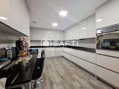 Appartement - 93 m² - 4 pièces