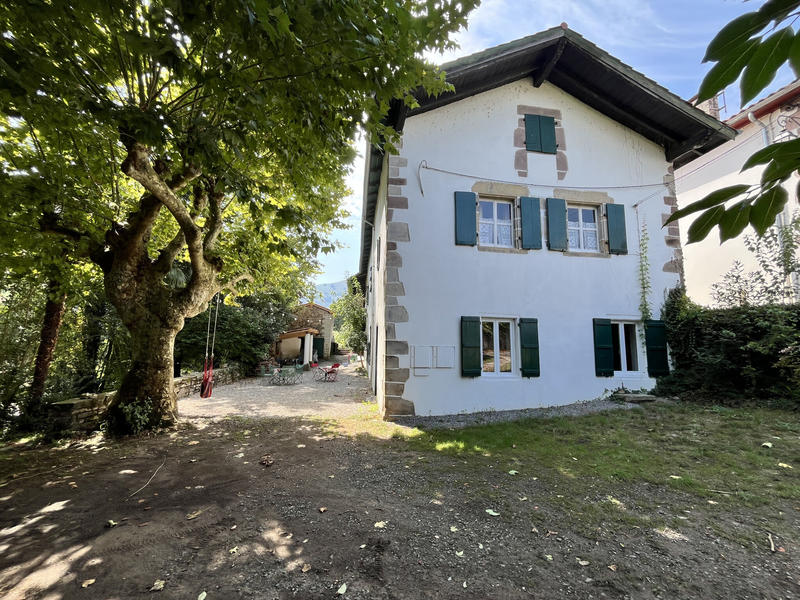 Maison - 271 m² - 14 pièces