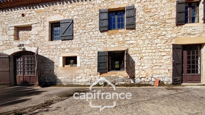 Maison - 335 m² - 20 pièces