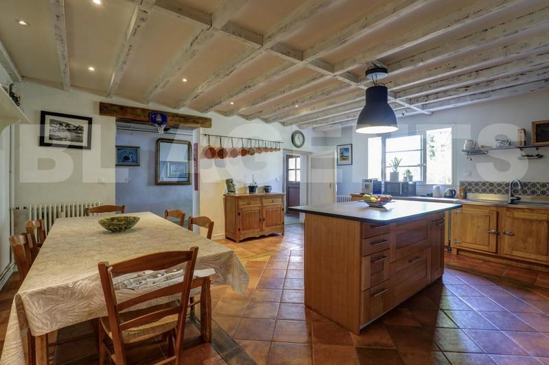 Propriété - 333 m² - 10 pièces