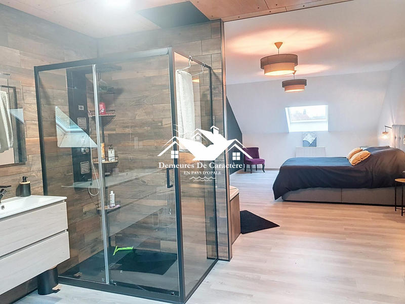 Maison - 250 m² - 8 pièces