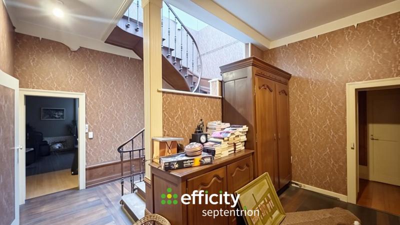 Maison - 320 m² - 10 pièces