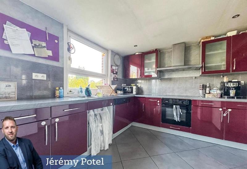 Maison - 90 m² - 5 pièces