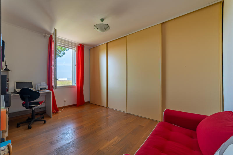 Maison - 220 m² - 8 pièces